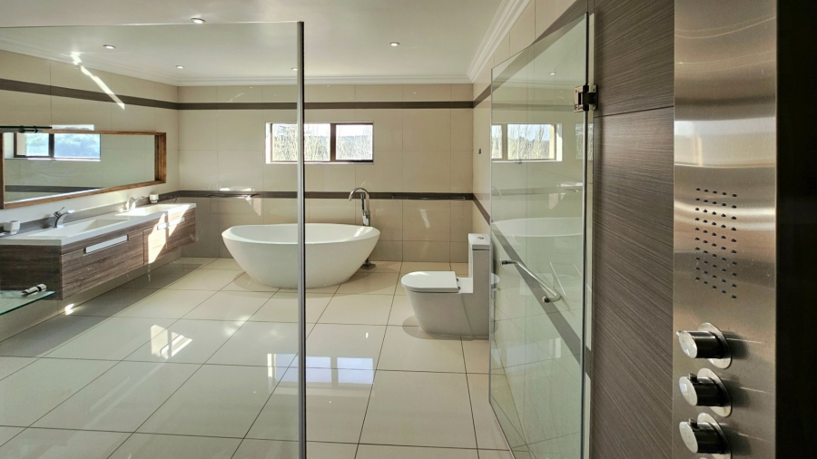 5 Bedroom Property for Sale in Kiepersol Free State